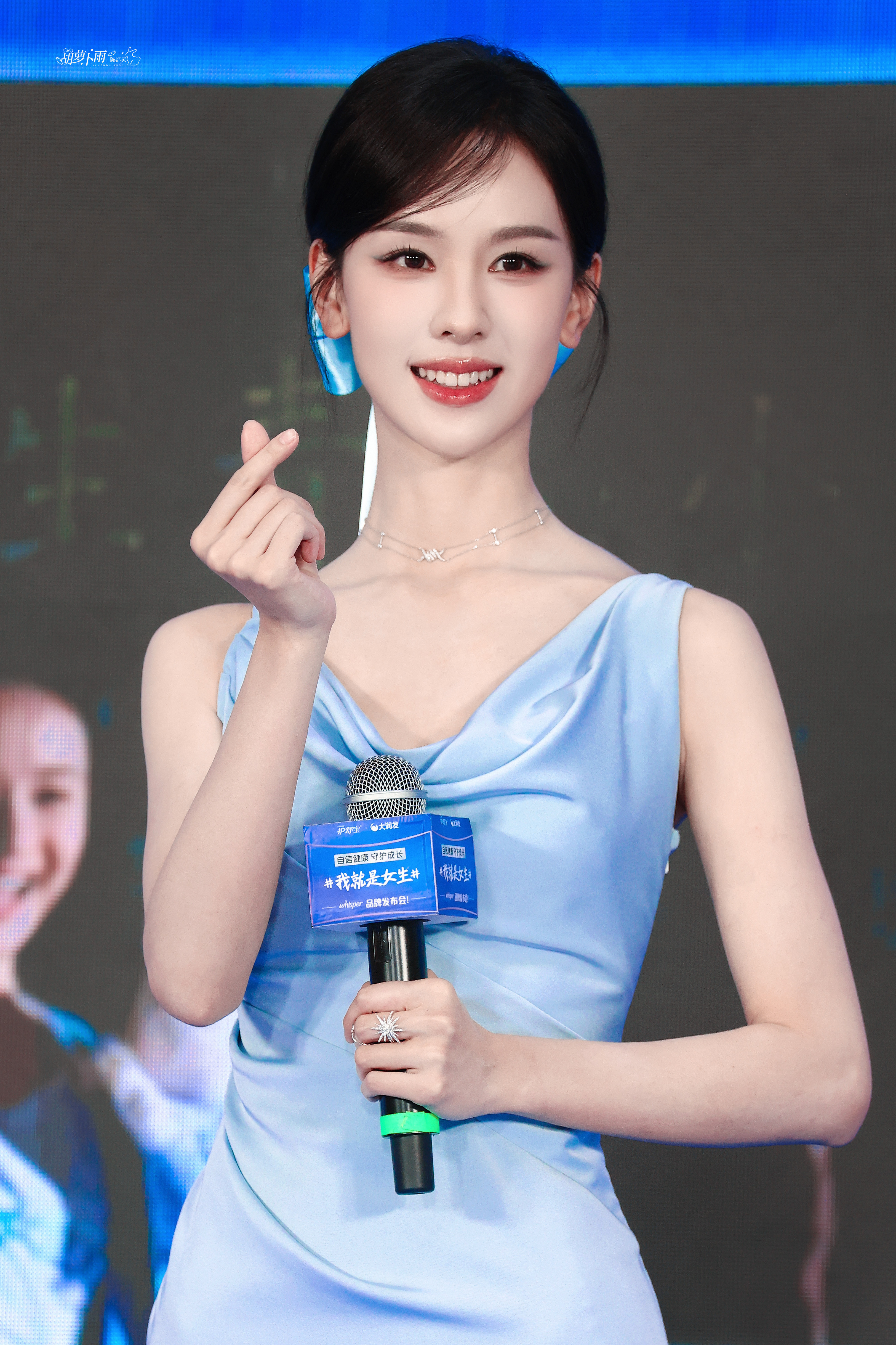 陈都灵校花学姐陈都灵戴眼镜的嘟嘟