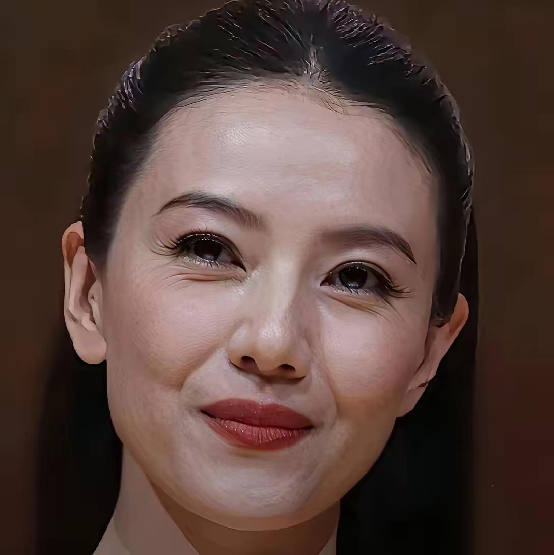 高圆圆那可真是赢在了“基因生产线”上的女人，从娘胎里一出来这五官我精致绝美。她