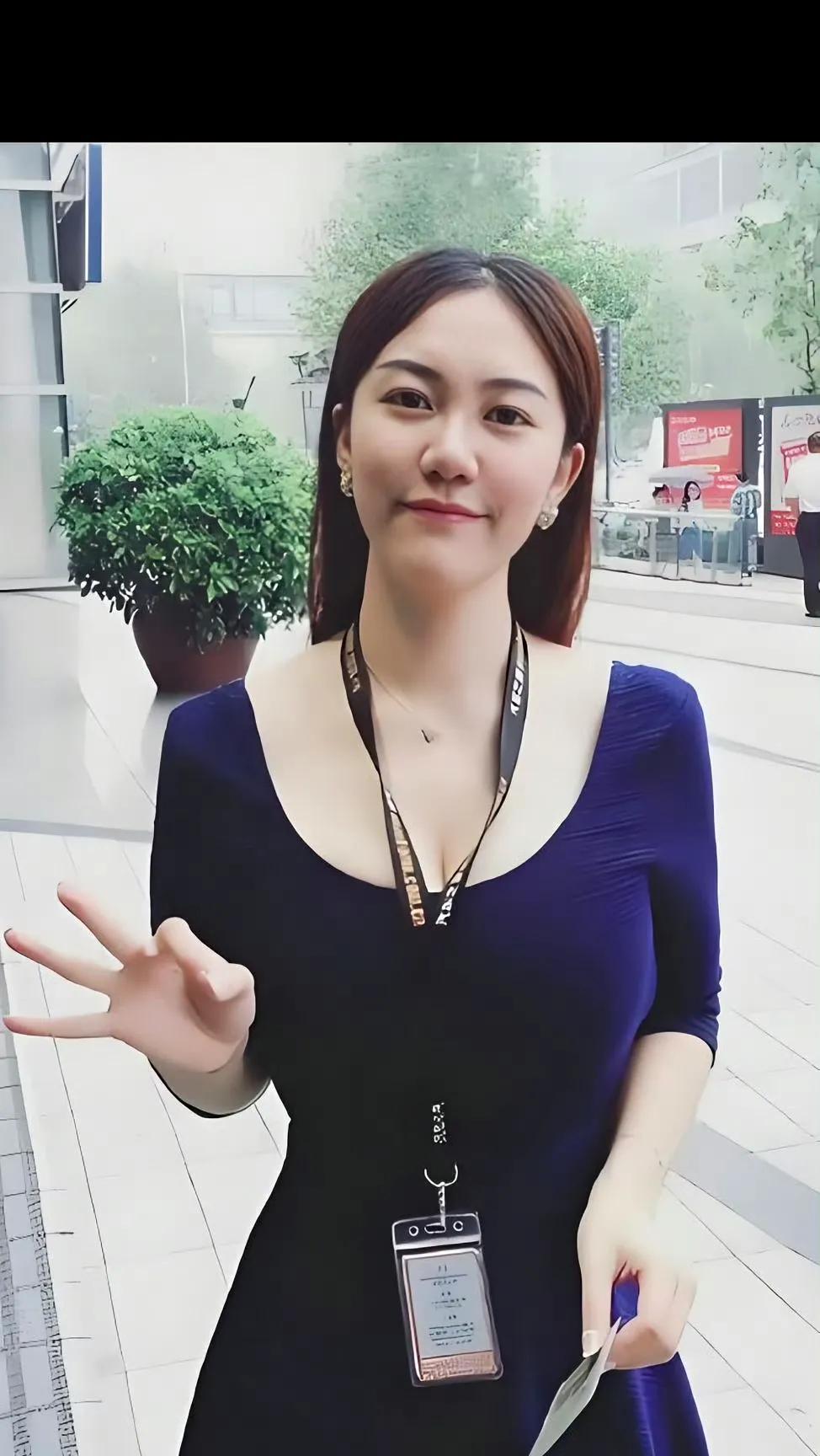 就算被骗了20亿又怎样？50岁的年龄差，娇妻这身材还一流，胸那么大，腰那么细！还