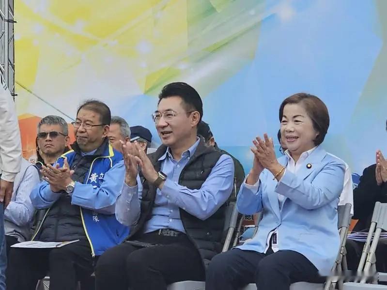 民调大胜杨琼璎江启臣：进步的参考江启臣今天（27日）和杨琼璎共同出席活动。