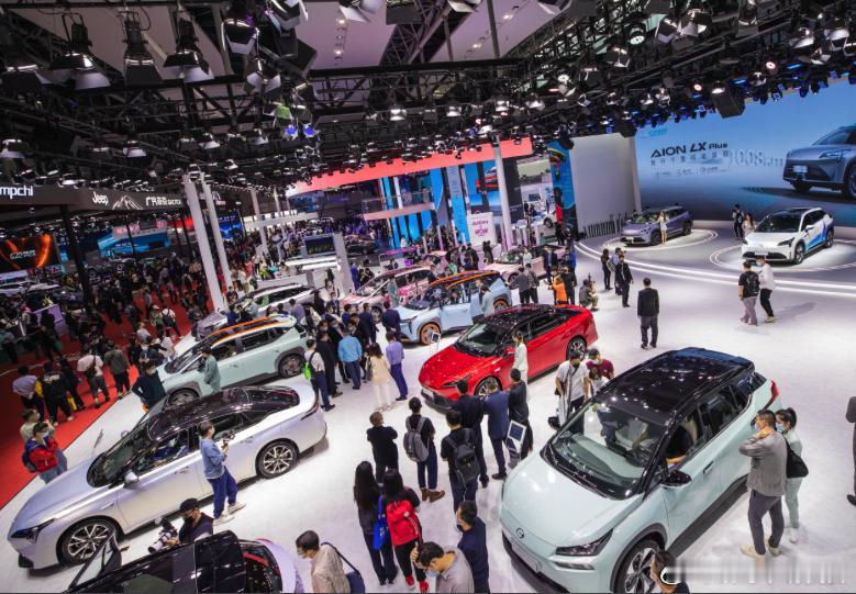 中国电动汽车百人会，给大家说说两个重要信息：1、明年新能源汽车销量有望达2000