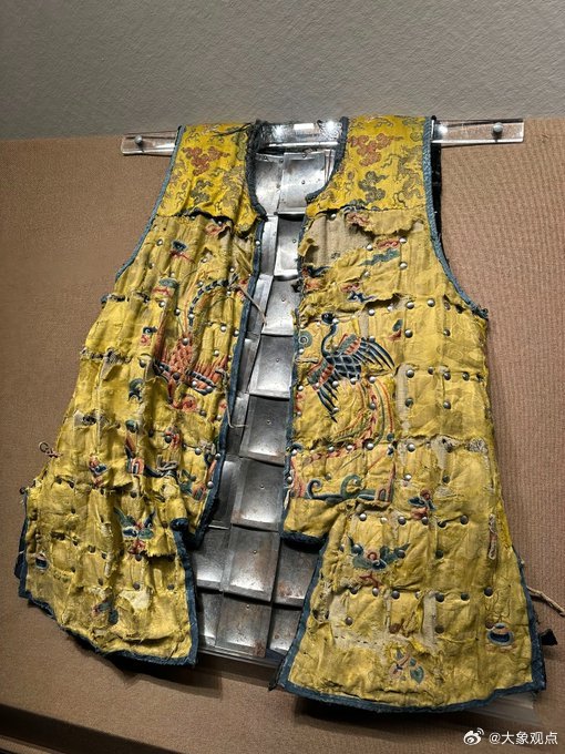 去拉萨西藏博物馆，玻璃柜里那套“元萨迦白兰王甲胄”，看着就不是一个普通...