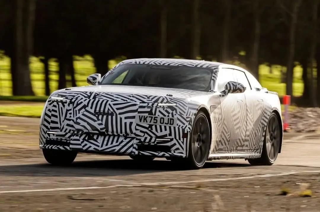 捷豹全新大型电动GT工程原型车正积极测试，有网友做了渲染效果。还是你印象里捷豹的