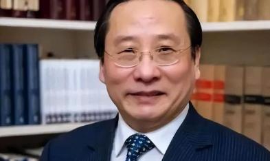 “美国制不制裁，已经不重要了！”中国学者高志凯这句话，精准打穿了所有跨国巨头的最
