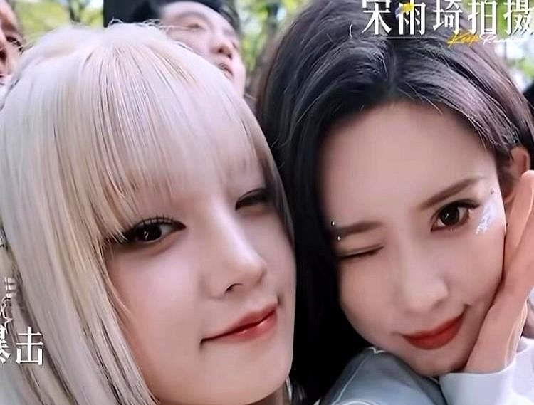 孟子义为了气我什么都干的出来#孟子义在综艺节目中，与其她女艺人的肢体互动不断。