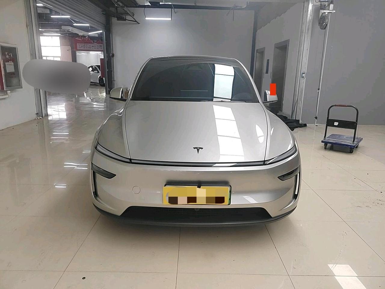 后轮塌陷，特斯拉ModelYL直接卖掉！昨天验了一台特斯拉ModelYL，