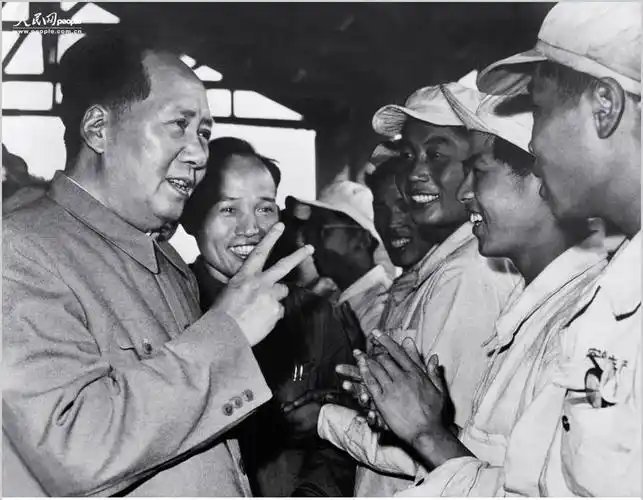 父亲总是怀念毛泽东时代，那什么是毛泽东时代？简明总结就是，国有振世良方，党有崇高