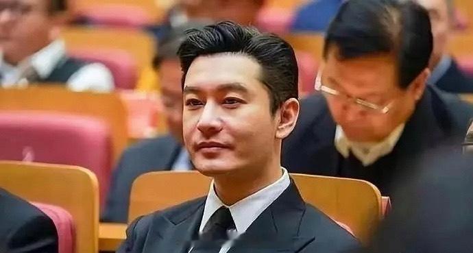 黄晓明公司除了管乐一个不认识