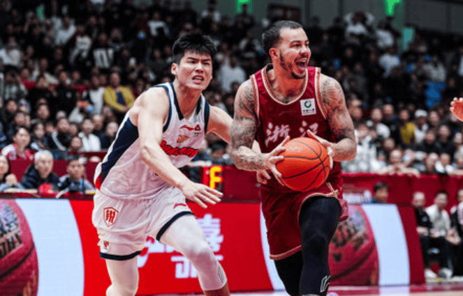 官方: 因浙江队对阵广东时现场球迷喊黑哨, 对浙江提出警告