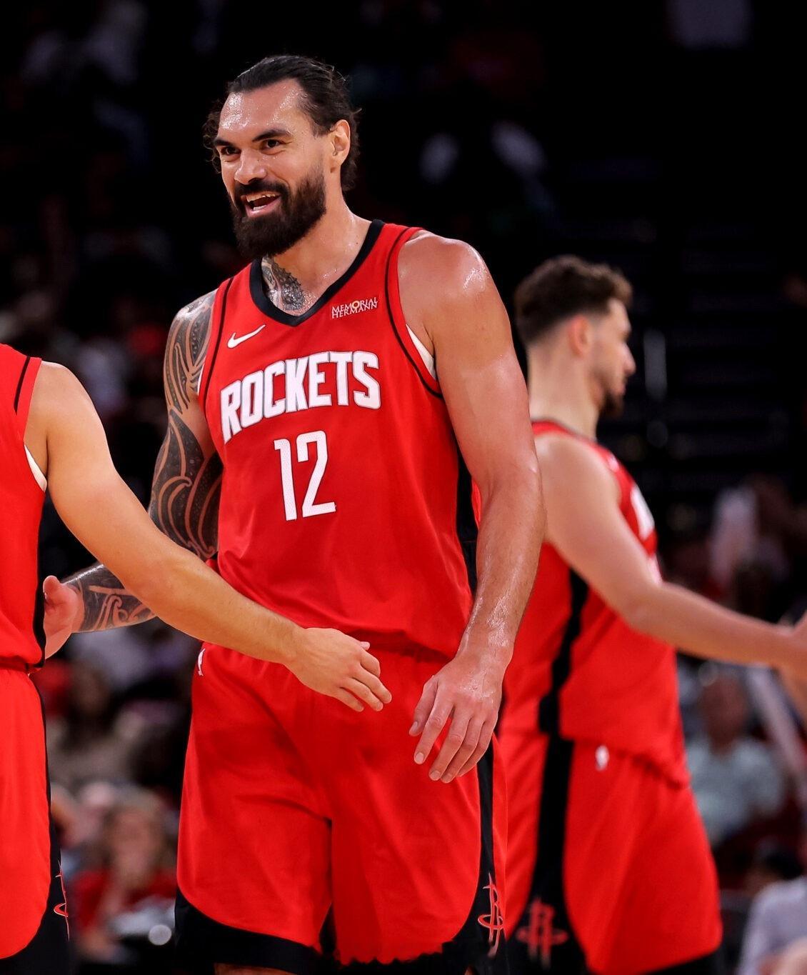 火箭队本赛季开局篮板球表现屡创新高。昨天的比赛中，火箭队以16个篮板球的优势战胜