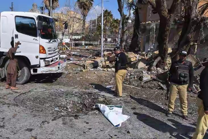 "俾路支武装"恐怖组织这次是踢到铁板上，中方已经在之前与巴铁进行联合军演，并把先