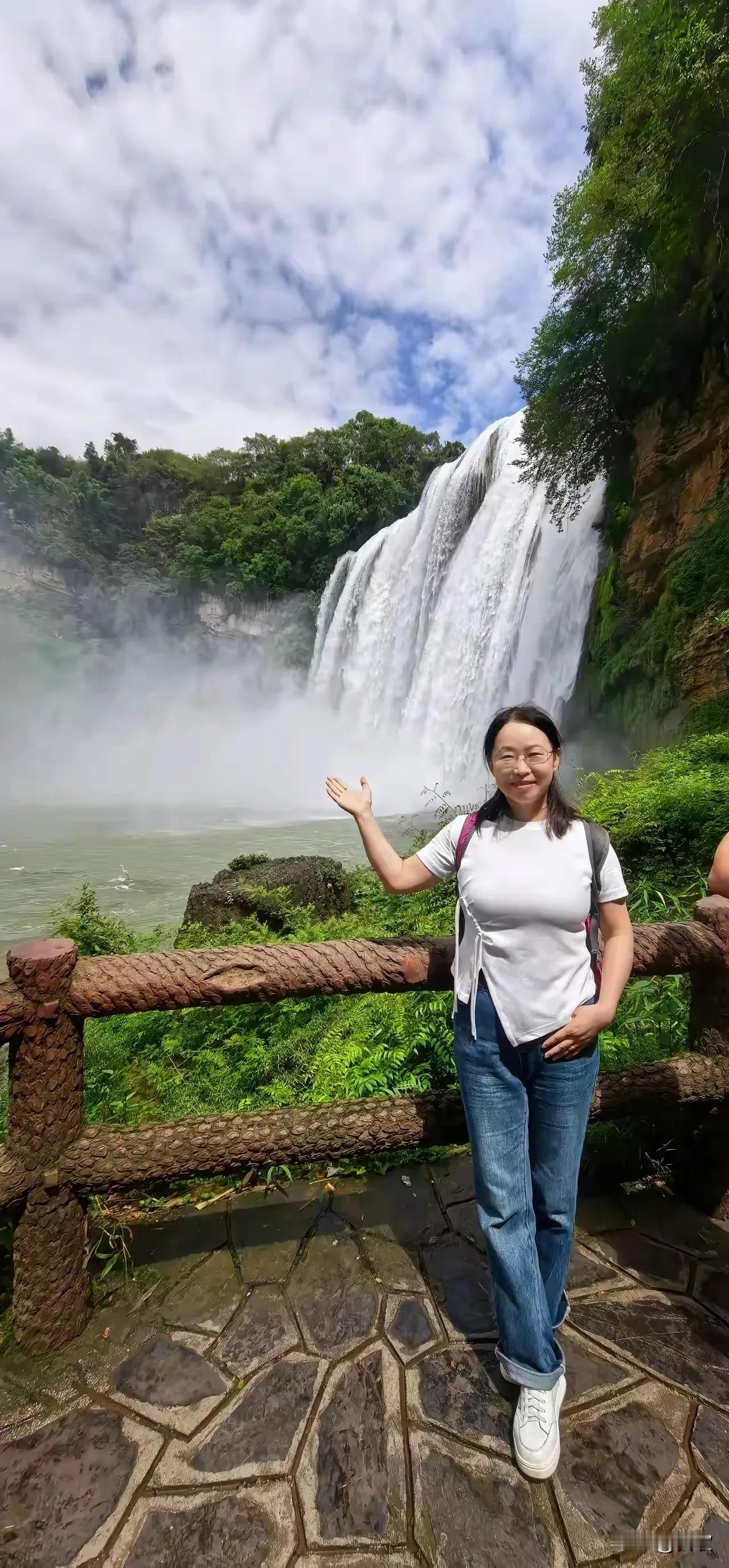 上联:笑语升清雾下联:欢歌绕翠峰横批:山水清音