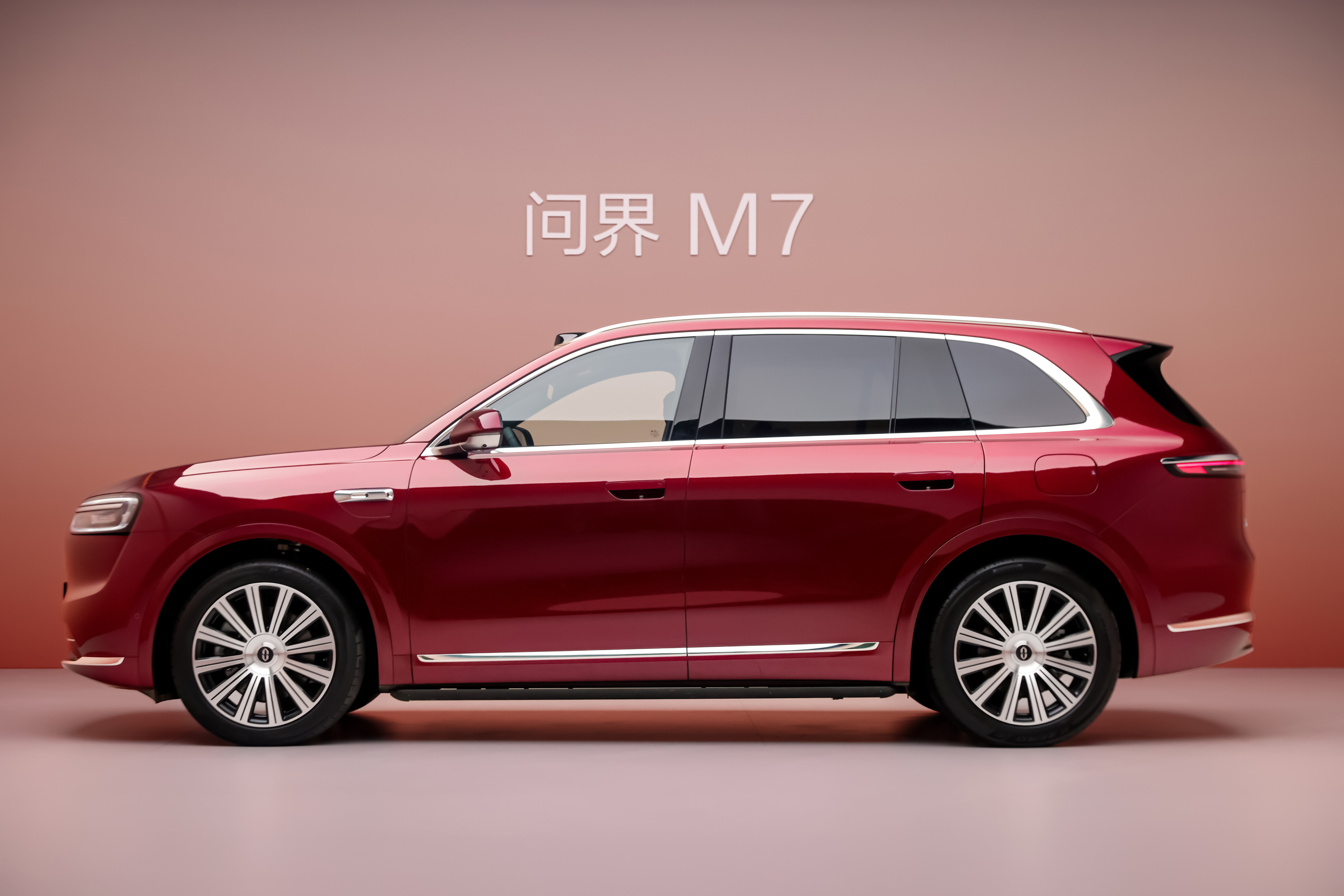 全新问界M7静态评测首发8月29日，各大媒体陆续释放全新问界M7静态评测内容