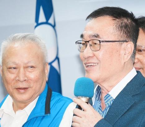 李四川被爆农地违规。李四川5日遭绿营质疑其名下持分的小琉球农地长期违规使用。