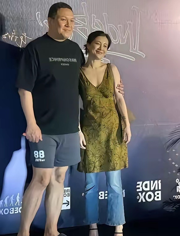 同样一个人，为什么头发放下了就显年轻，扎起来就显年龄大呢。