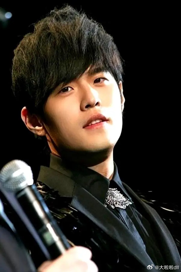 塞车把周杰伦女儿急坏了2026年4月3日，周杰伦妻子昆凌发布视频并配文“塞车把