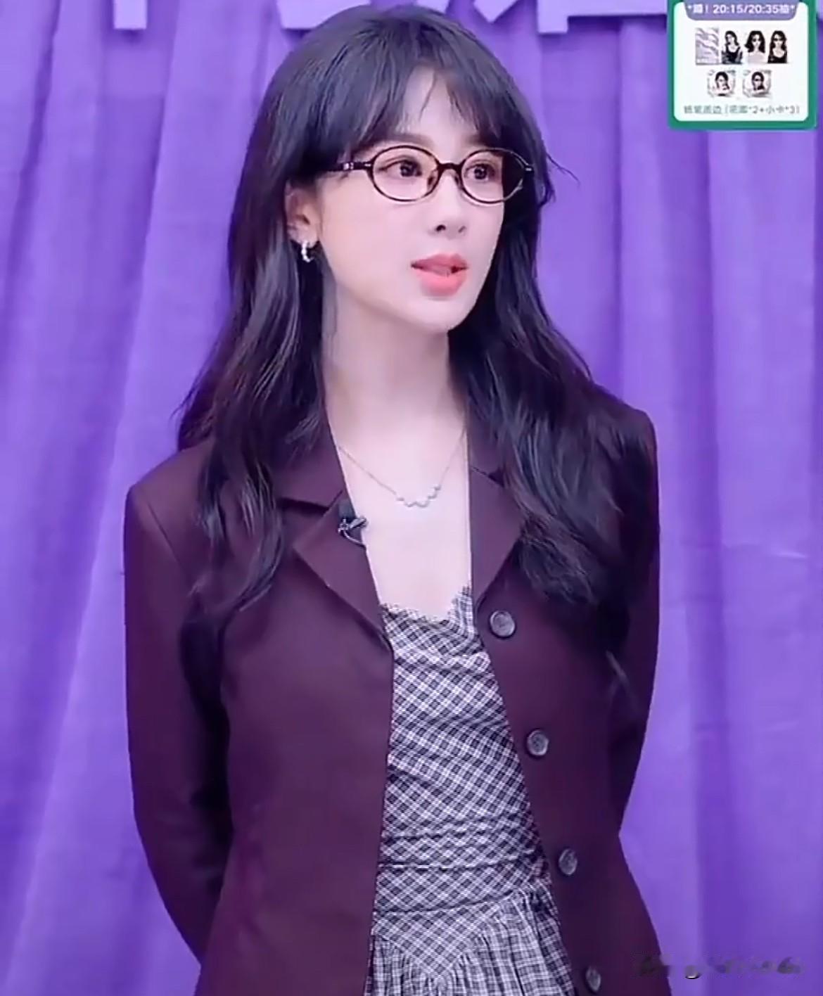 12月11日，杨紫直播透露下部戏开机时间，今年圣诞节会在剧组跟家人朋友同事一起过