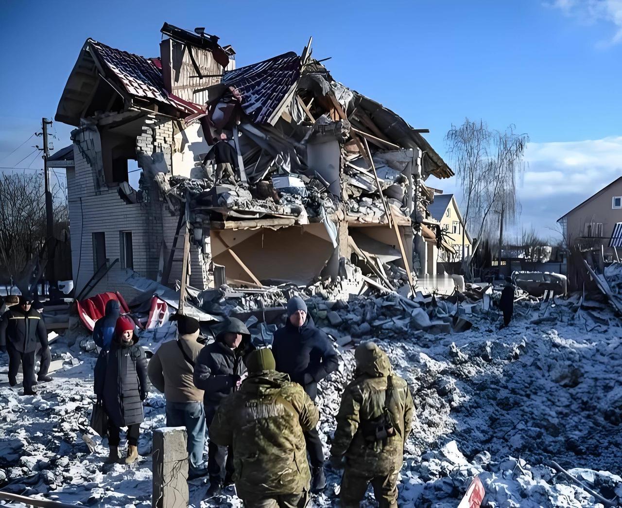 红军城巷战，很可能是，和全世界都不同的一次巷战：俄乌双方几乎不开枪，一旦枪声暴露