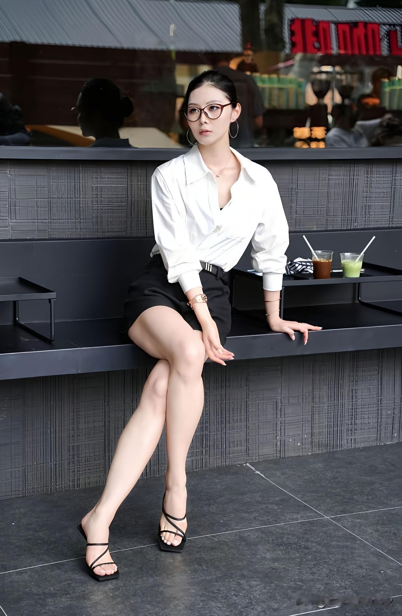极简风轻熟穿搭分享，普通基础款也能打造超强氛围感[比心][比心]
