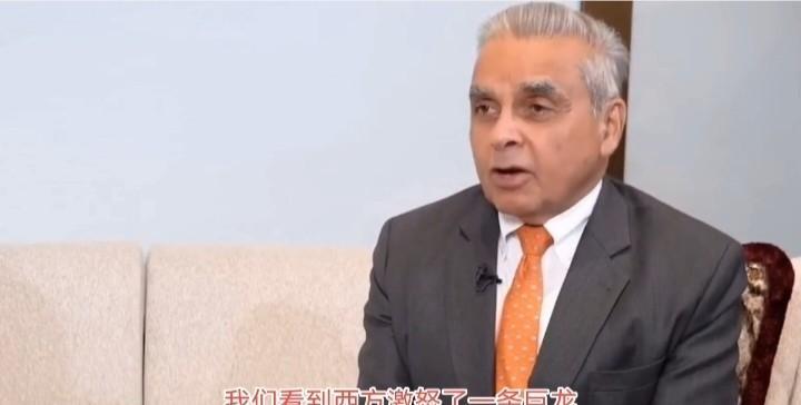亚洲正犯下滔天大错！新加坡外交家马凯硕公开表示，亚洲国家眼看中国被西方打压却保持