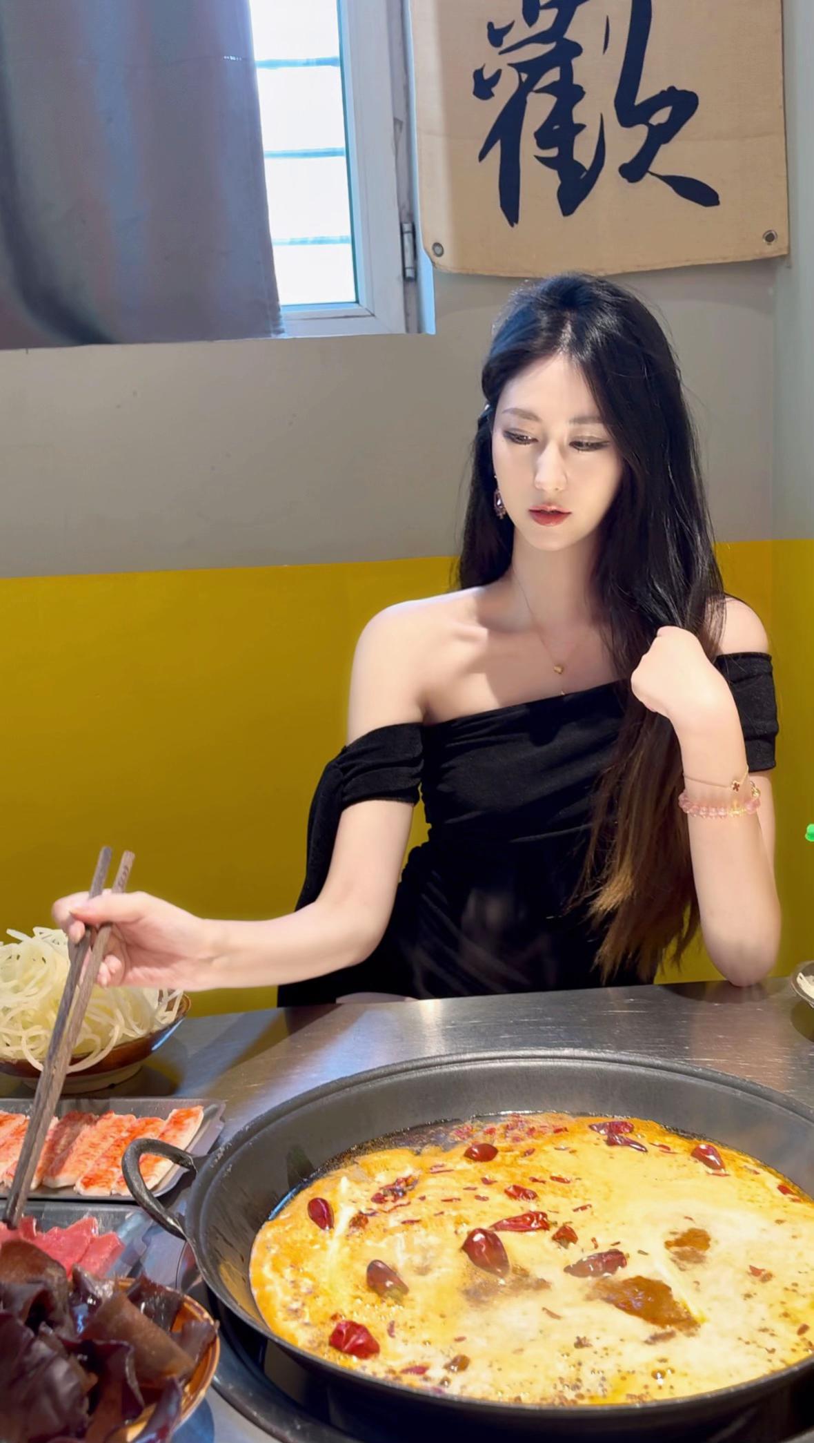 没有什么不开心的事是一顿火锅解决不了的。