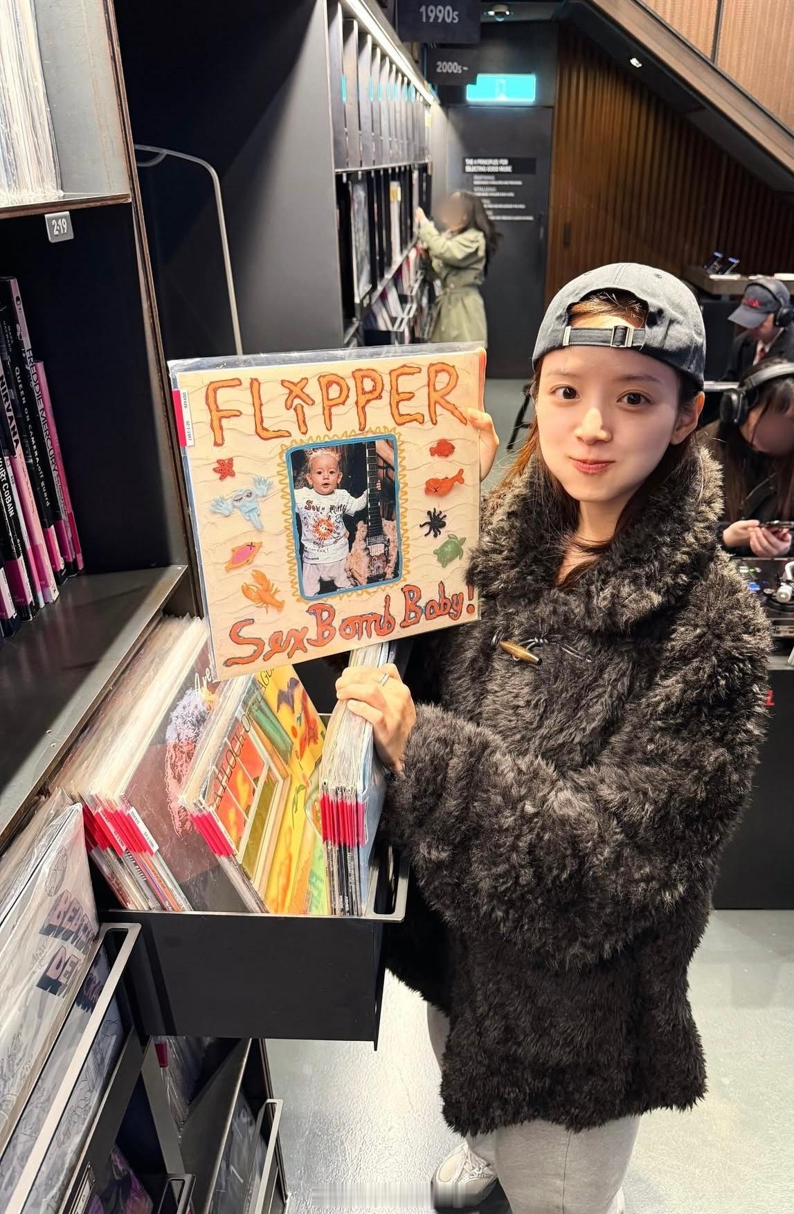 穿搭分享连续更新第2677天韩国时尚女生日常搭配周一来啦韩系穿搭超能新星汇新星