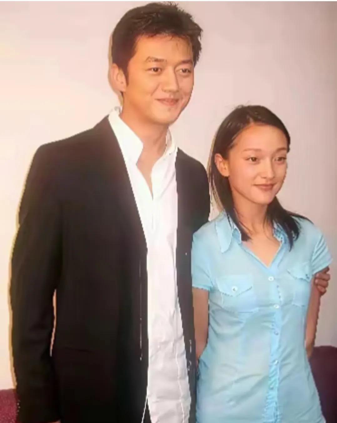 年轻的李亚鹏真的蛮帅的，这么看他俩还挺有夫妻相。其实两人挺配的。周迅又那么爱他。