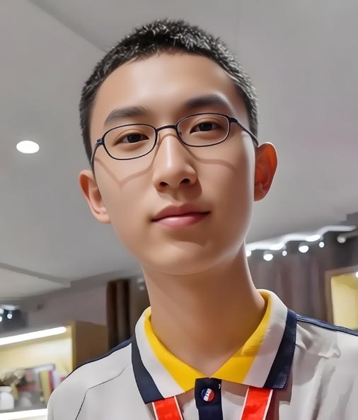 钟子谦，福州三中毕业的天才学霸，国际奥赛（IOI）金牌，全球第四保送清华大学，麻