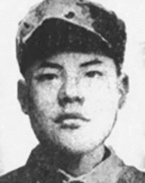 八路军队长被俘装作真心迎娶汉奸女儿，深夜试探竟意外发现姑娘有不可告人的秘密！