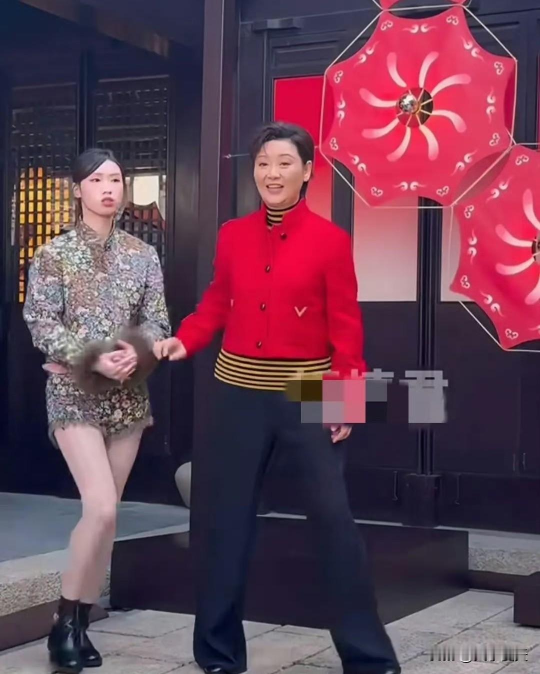 上海华伦天奴宋祖儿皮包骨孙俪穿成花徐帆母女土气红裙杨紫最惊艳​​​