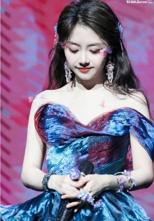 谭松韵真的好会宠粉！现场用韩语问候粉丝，还关心对方的追星历程，好温柔好细节啊～