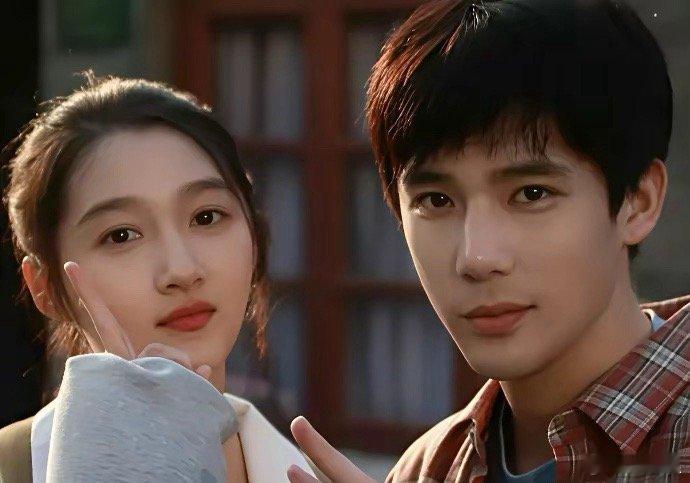 关晓彤王安宇根本不可能！很简单！因为他俩根本不敢！一个是刚崭露头角的青年男演员，