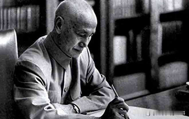 蒋介石的手段蒋介石打垮地方军阀，不是用军事打垮的，是用银票打垮地方军阀的。