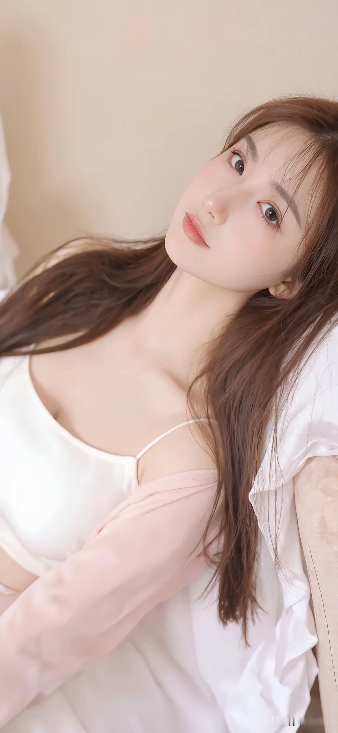 人与人得事上见，单凭语言不行，语言具有天然的美化和欺骗功能，我们用语言的这种功能