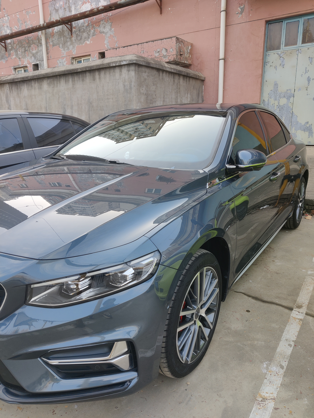 刚洗完车，谈谈两年2万3的感受0.叠甲车是23年5月提的2.0t尊贵版，目前