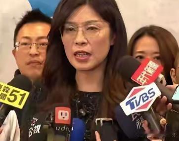 在台湾省流传着一句话，5个卢秀燕、10个韩国瑜、30个侯友宜不如一个郑丽文，因为