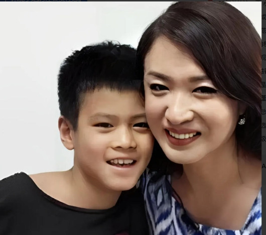 一次，金星的大儿子被同学取笑：你妈以前是个男的，说完，哈哈大笑。大儿子问金星：我