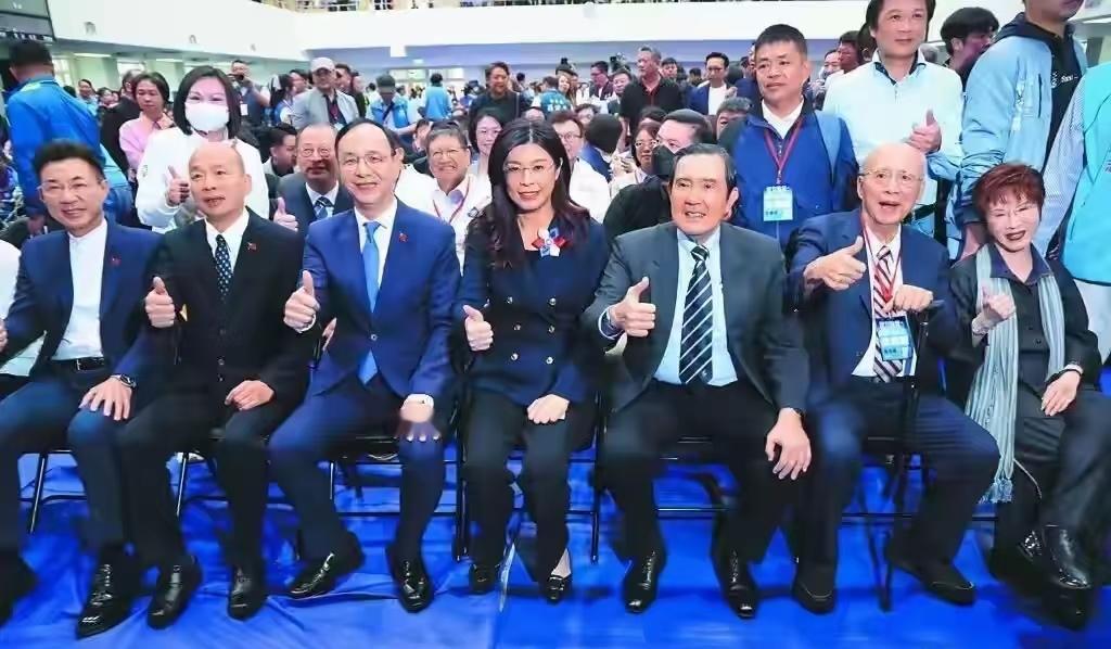 郑丽文访美换团队：蓝营其实是精打细算，不是闹内斗！明天郑丽文带队访美，其中有