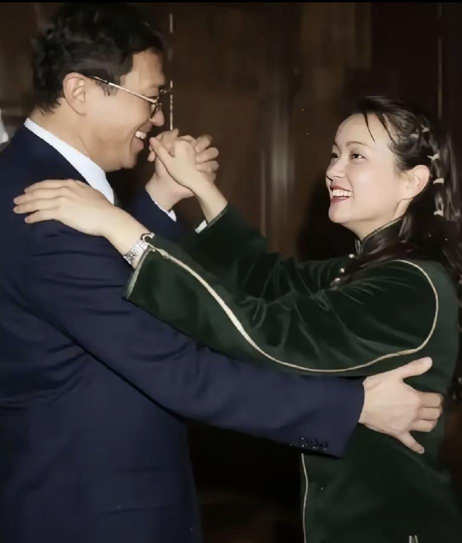 谢晋导演一生才华横溢，命运却满是辛酸。两个儿子先天不幸，优秀的幼子又早早离世，