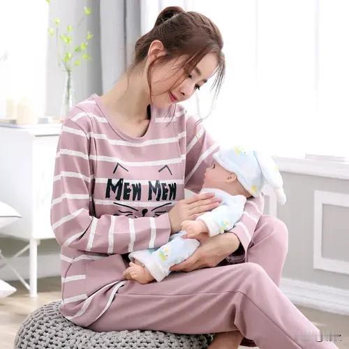坐月子一定是大事，如果婆婆属于事儿妈的，就尽量不要让她伺候，如果娘家妈能伺候，那