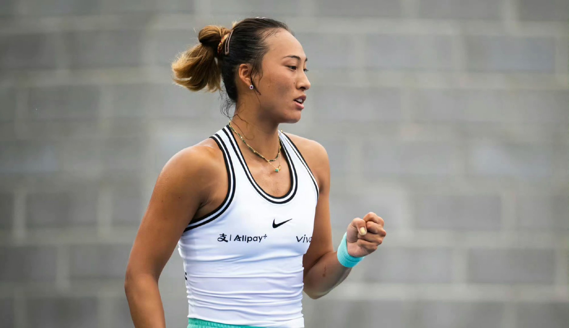 郑钦文冲击美网32强这比赛没什么悬念，郑钦文2:0轻松获胜之前战绩0:2我分析过
