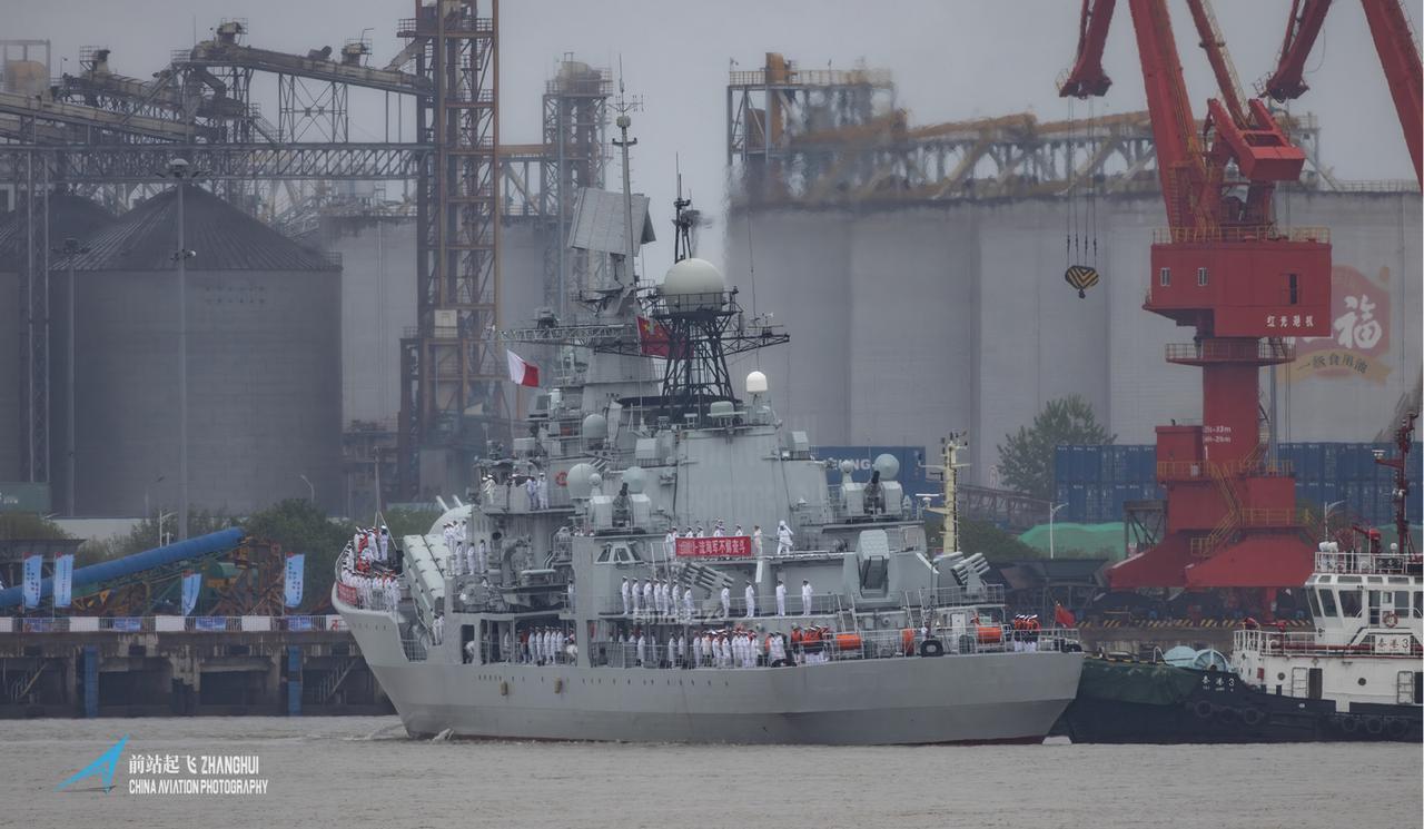 138“泰州舰”现代化改装很不错啊——换装了AJK16垂直发射装置，还换装了最