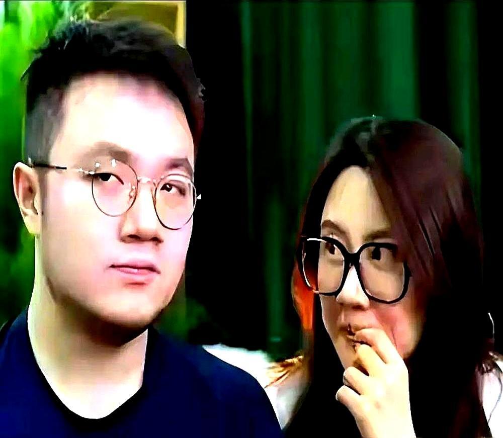 孙子不姓英宋丹丹把两个孙子都写成宋一鸣、宋一骁。户口本落笔那天，儿媳王博谷