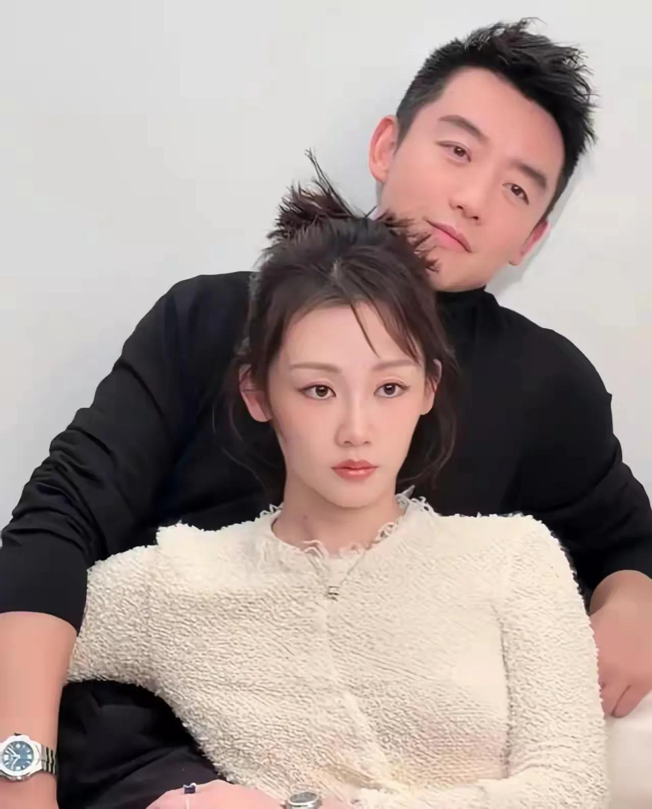 郑恺在节目聊苗苗“易孕体质”那段，真的越品越有意思！他一脸又逗又无奈的表情，说俩