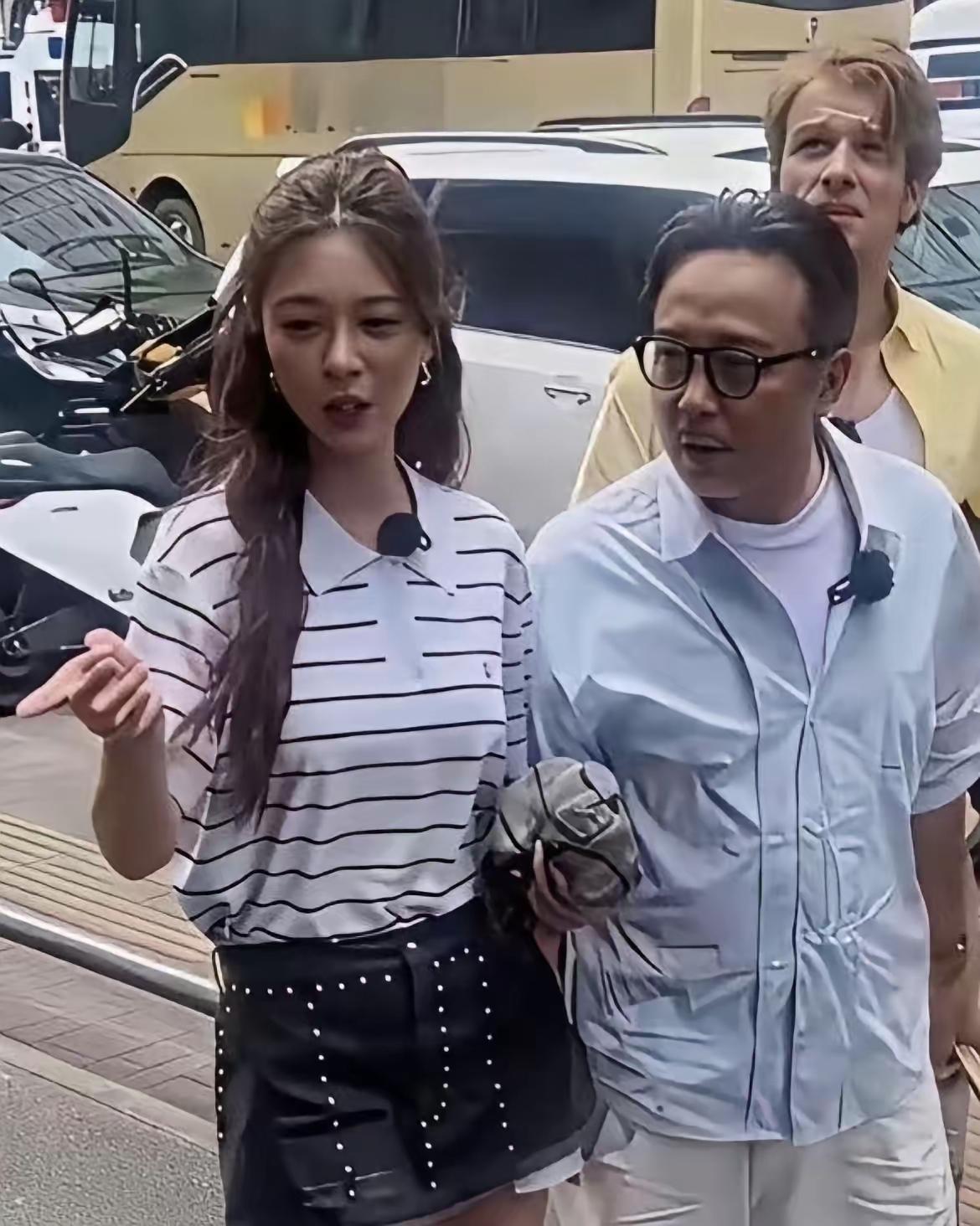 51岁的汪涵彻底是老大爷了，汪涵的状态感觉比一般明星显老，听说身体很差，肝硬化，