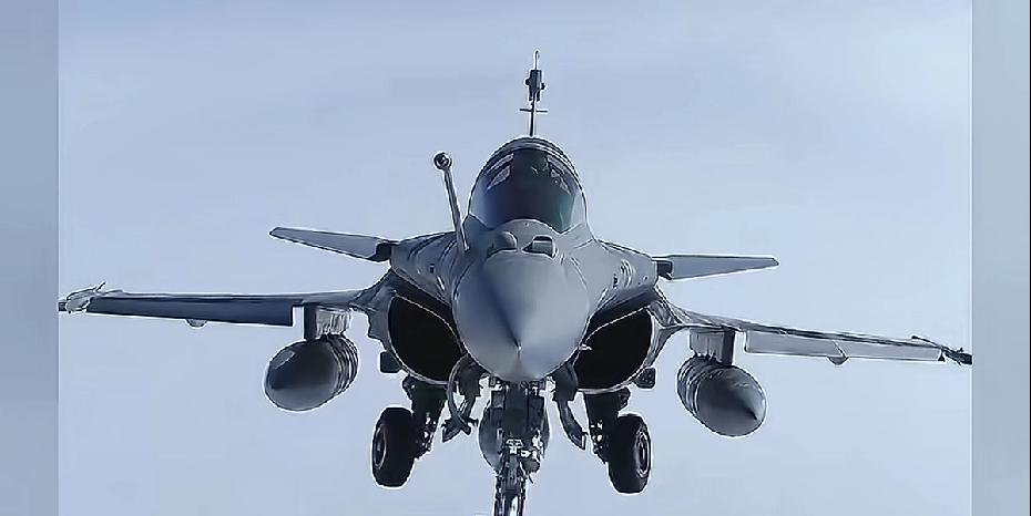 阵风和歼10C相比差在哪？1.雷达差，阵风雷达是砷化镓雷达，探测距离就140公