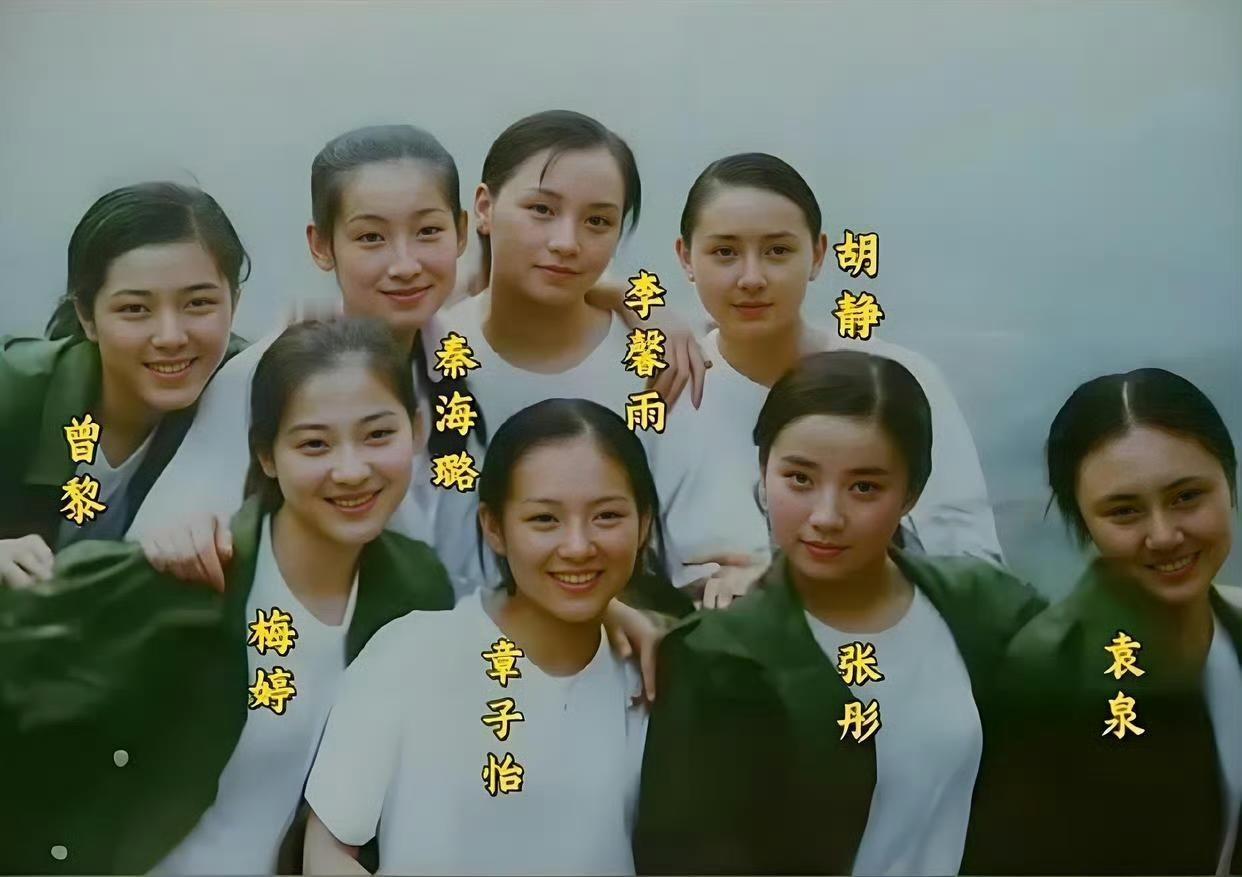 这张照片，章子怡不是最美的！虽然日后的她成了享誉国际的大明星，但是大学时期，她