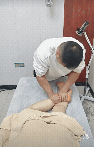 这是开拉面馆倒闭了才干的按摩吗?[呲牙笑]