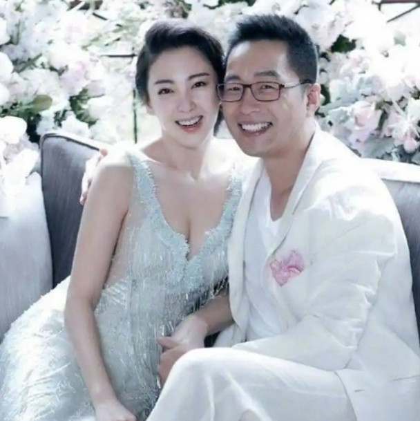 2016年，张雨绮和相识70天的富商袁巴元闪婚，不久后就火速生下了一对龙凤胎，没