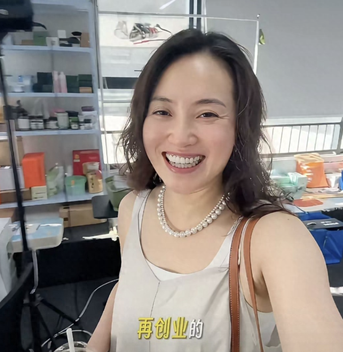 45岁上海台女主持人创业，租嘉定70平办公室，月租金4千元